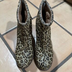 Jeffrey Campbell Leopard Calf Hair Heeled ankle boots 4” hard toe HOT EUC US 8.5